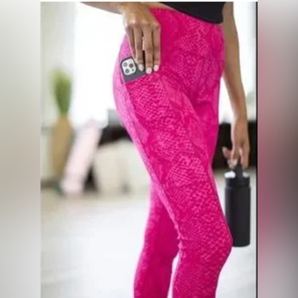 Pink Leggings with Stretchy Comfort and Sleek Design - Picture 1 of 9